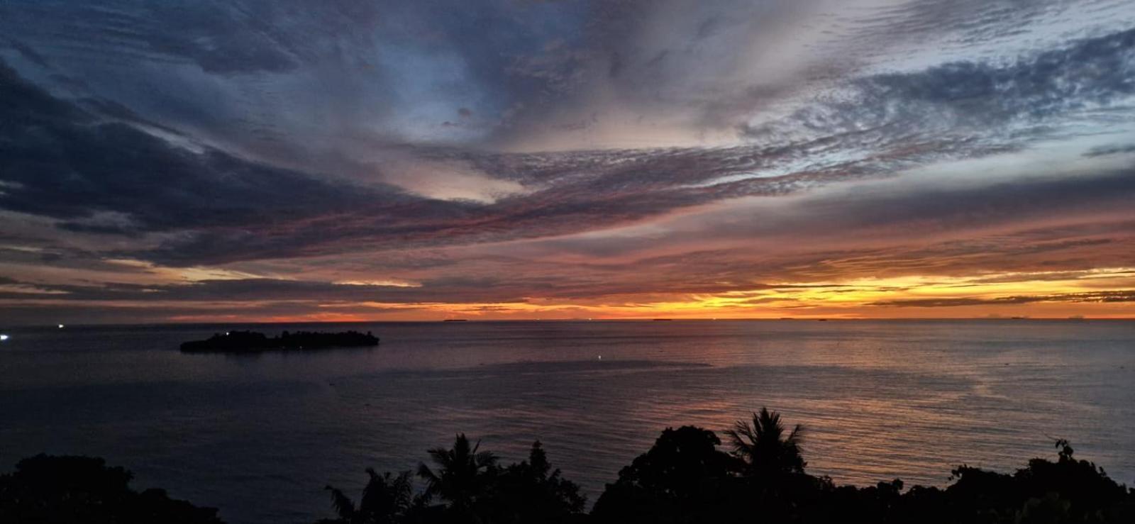 The View Padang, Amazing View, 8 Mins Mentawai Fast Ferry, Cold Beer,Close To Restaurants Padang (Sumatra) Exterior photo